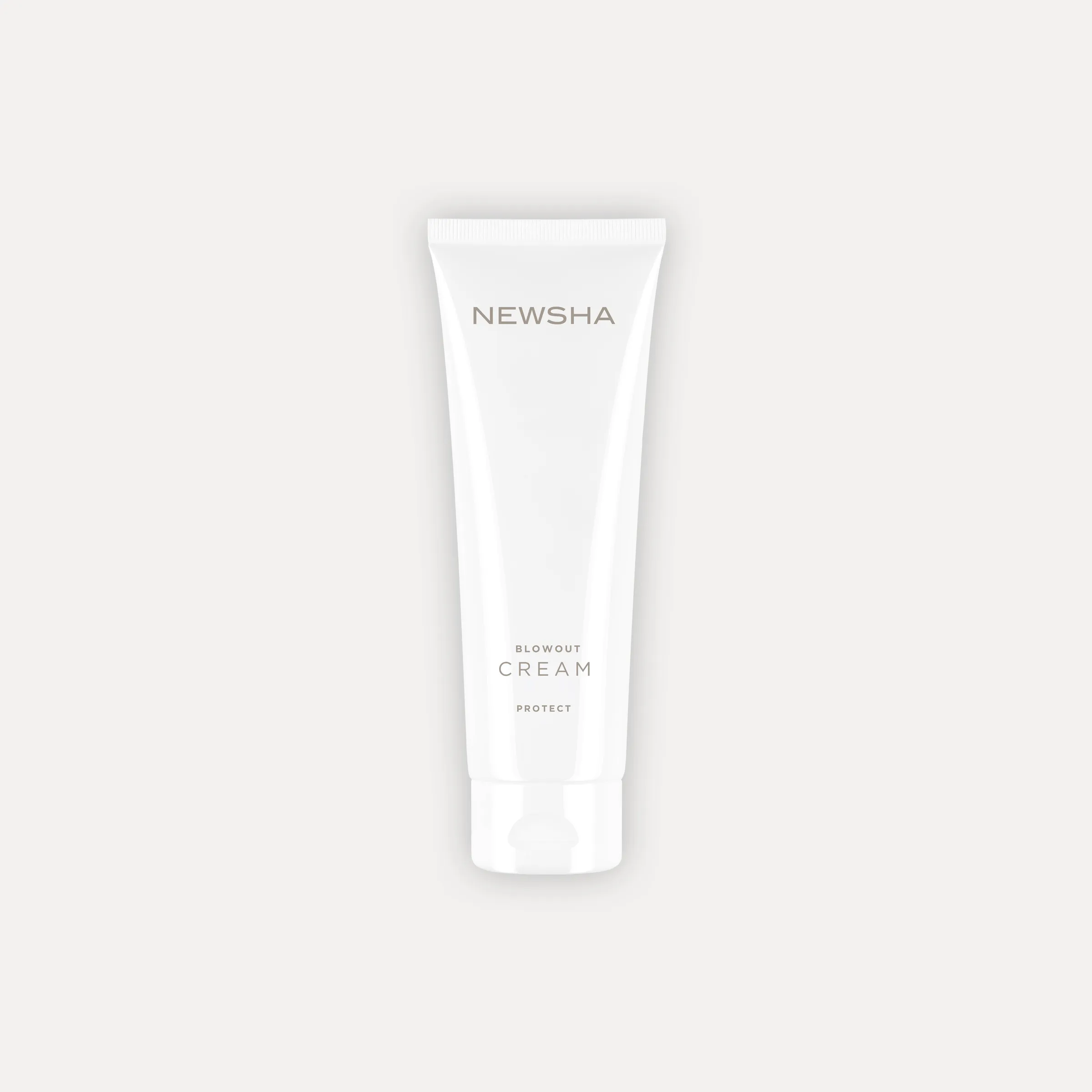 NEWSHA Blowout Cream in wei&szlig;er Tube vor hellem Hintergrund als minimalistisches Produktbild.