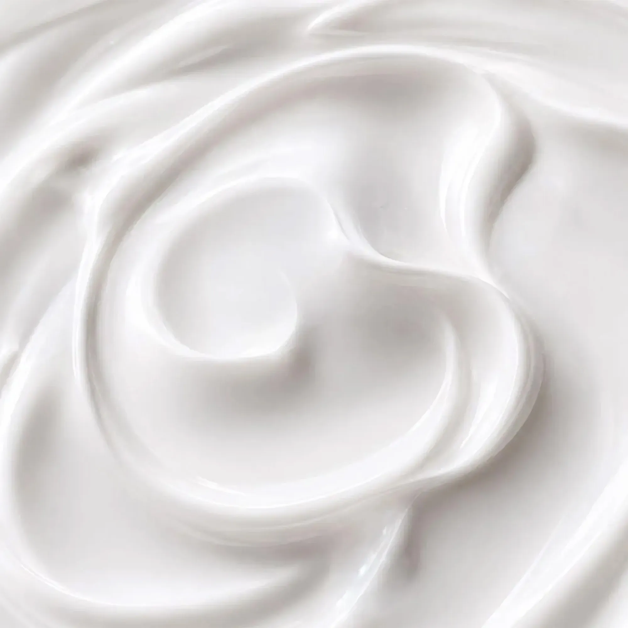 Cremige Textur des Daily Weightless Conditioner für leichte Pflege, verbesserte Kämmbarkeit und ein schwereloses Haargefühl.