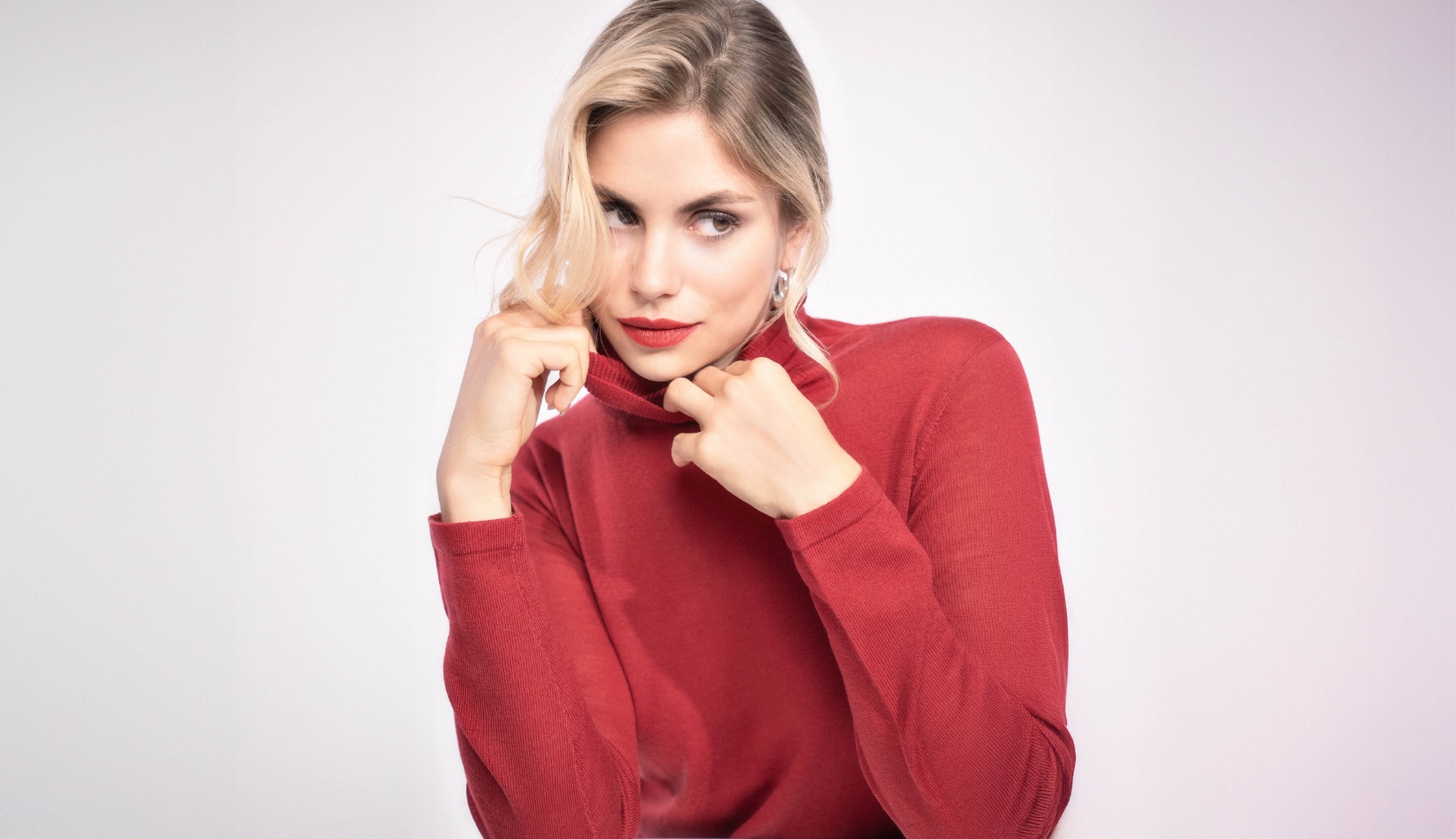 Christmas Hair-Inspiration: Festliche Looks mit NEWSHA Haarklammern & Satin-Scrunchies